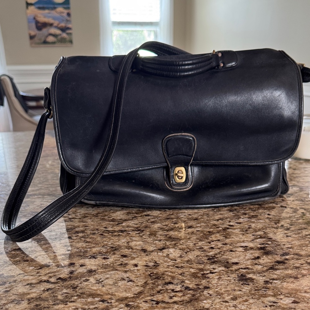 Devil wears Prada Coach Black Bag Messinger brassTurnLock #5180 not refurbished